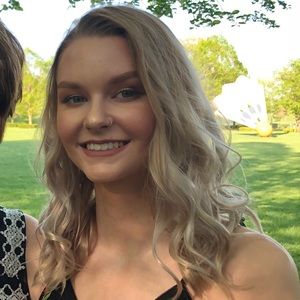 Meet your Posher, Olivia